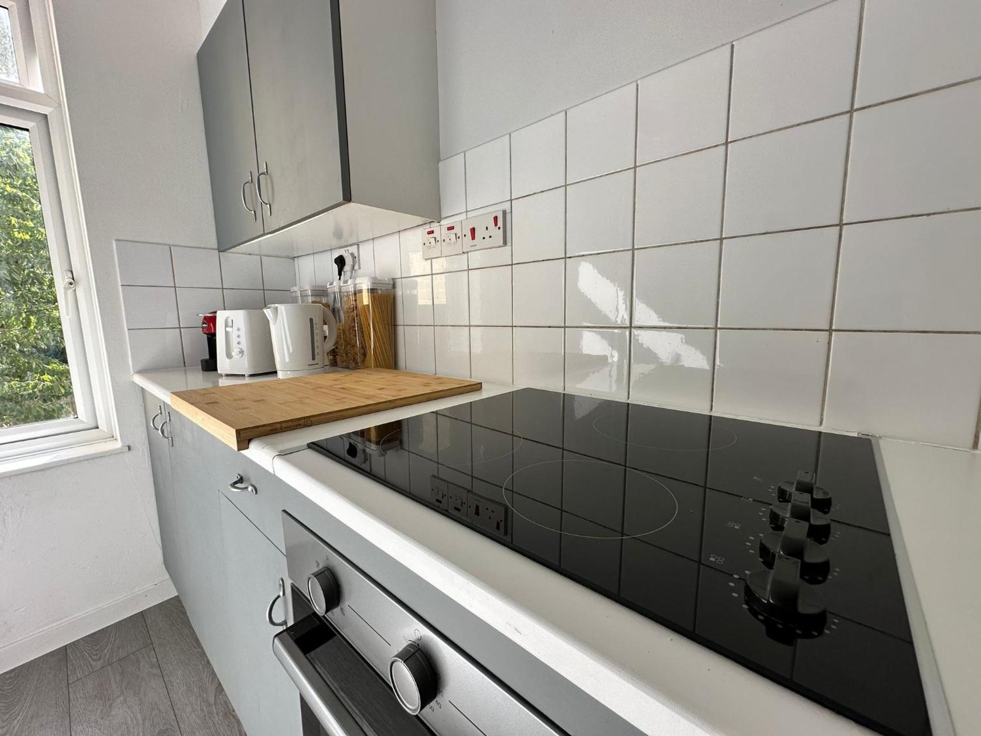 Cosy 2 Bedroom Flat In Manor House Лондон Экстерьер фото